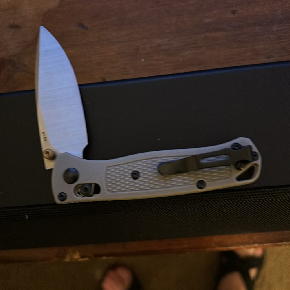 Benchmade mini Bugout - Picture 2 of 2